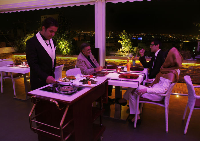 اجرای روف گاردن در تهران - رستوران روف تاپ گریل تهران- بهترين رستوران های روف گاردن تهران